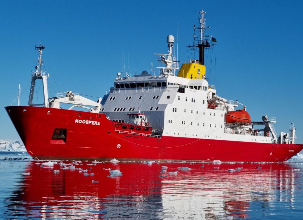 Судно льодового класу &laquo;Ноосфера&raquo;, колишній британський RRS James Clark Ross