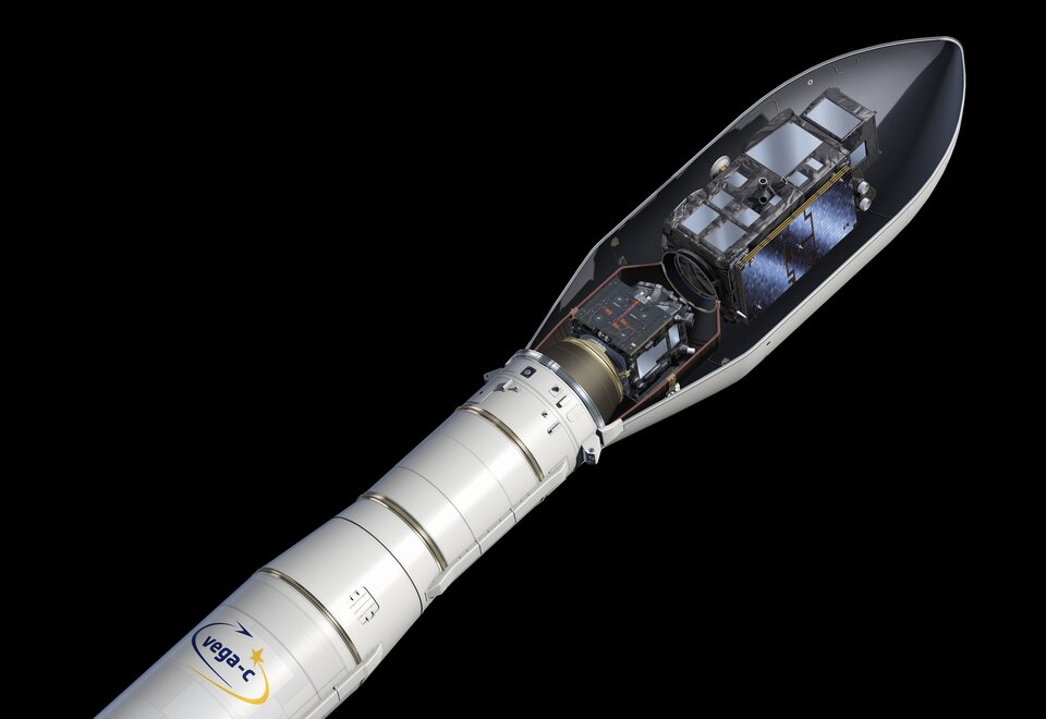 Супутники FLEX і Sentinel-3C всередині обтічника ракети Vega-C