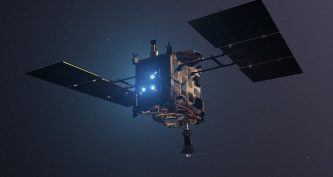 Художня ілюстрація апарата Hayabusa2 з увімкненими іонними двигунами в космосі