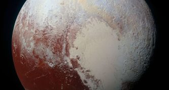 Плутон у підсиленому кольорі зі знімків New Horizons