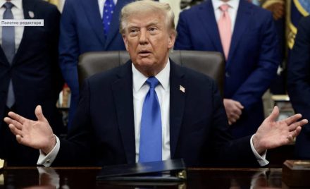 Дональд Трамп виступає в Овальному кабінеті Білого дому