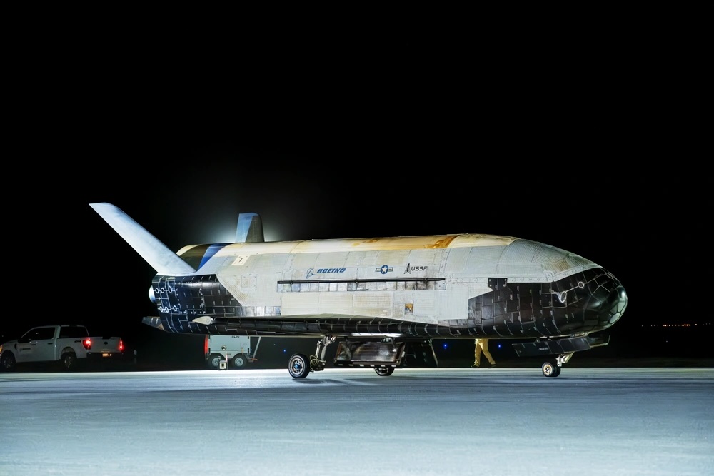 Американський космоплан X-37B після посадки