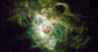 Туманність NGC 604, багата на гелій, на знімку космічного телескопа Hubble