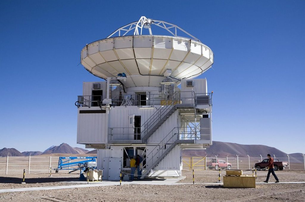 Atacama Pathfinder Experiment — прототип антени ALMA