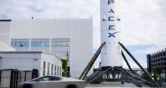 Компанії Ілона Маска SpaceX і Tesla