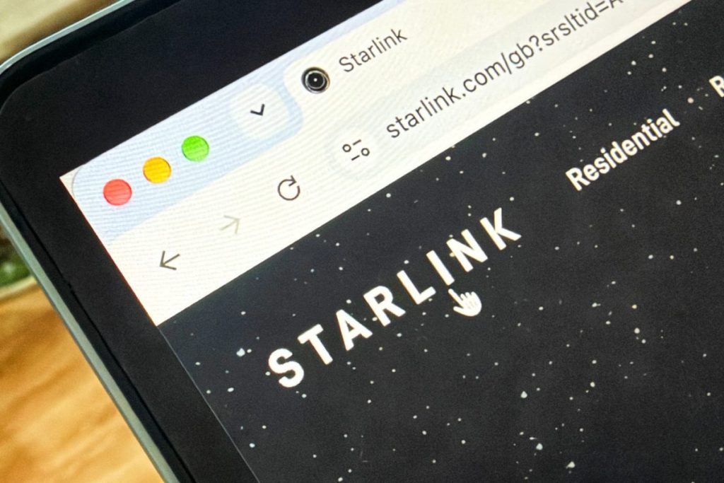 SpaceX шостий рік не може запустити Starlink в Індії